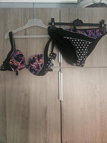 Bikini's beschikbaar voor biedingen