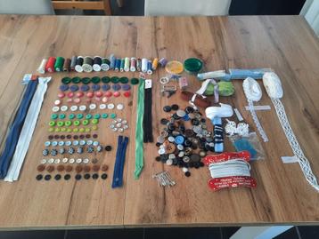 Kit de couture : coutures, aiguilles, boutons, etc., Enlèvement ou Envoi, Comme neuf, Autres types