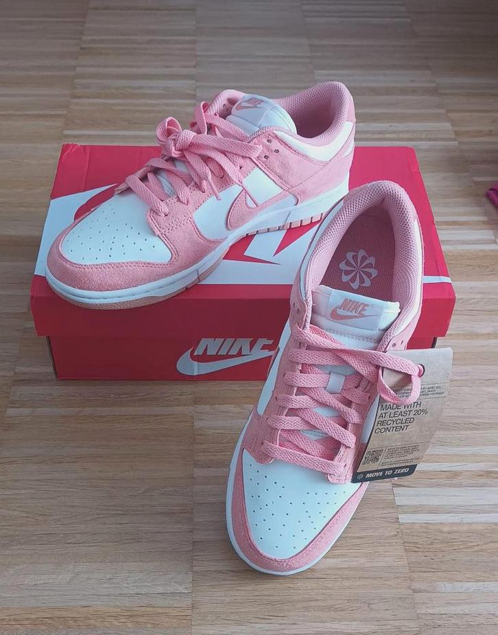 Nike DUNK LOW P.42/Abrikoos Agathe Wit, Kleding | Dames, Schoenen, Nieuw, Ophalen of Verzenden