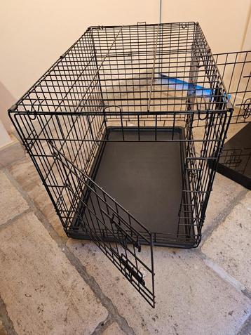 Cage de transport pour chien disponible aux enchères