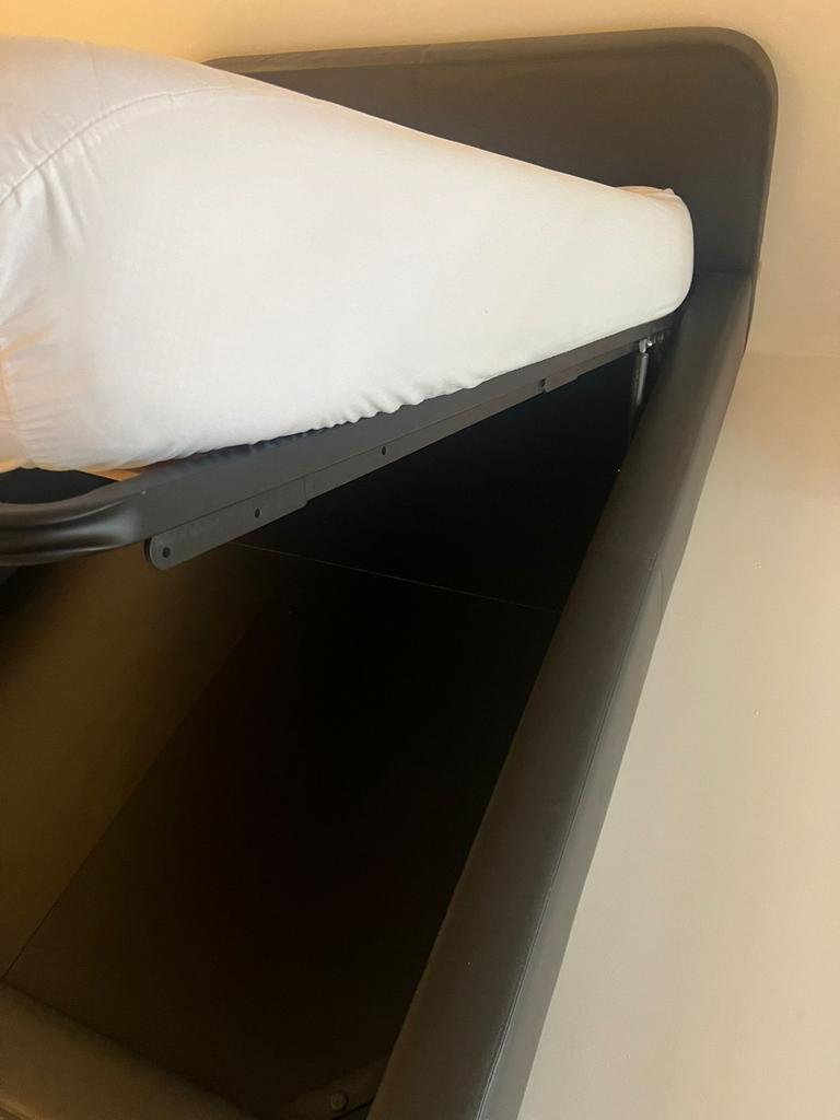 Habitat Ottori Lederen bedframe, Huis en Inrichting, Slaapkamer | Bedden, Zo goed als nieuw, Tweepersoons, 160 cm, 200 cm, Overige materialen