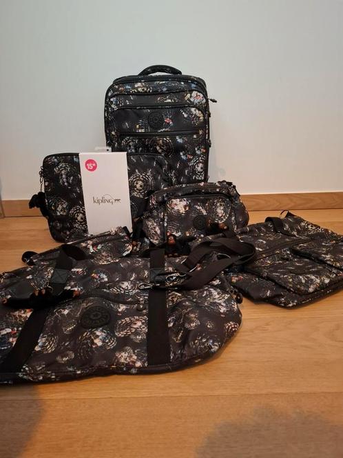 *NIEUW* Volledige bagageser van Kipling, Handtassen en Accessoires, Tassen | Reistassen en Weekendtassen, Zo goed als nieuw, Zwart