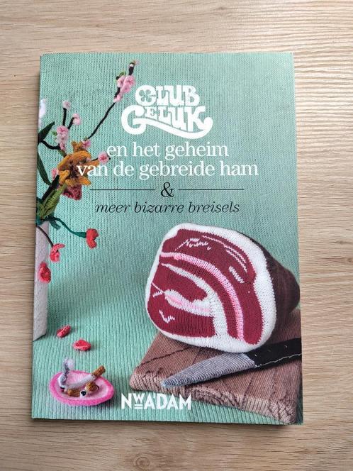 Boek met bizarre breipatronen "Club geluk en het geheim...", Livres, Loisirs & Temps libre, Comme neuf, Tricot et Crochet, Enlèvement ou Envoi