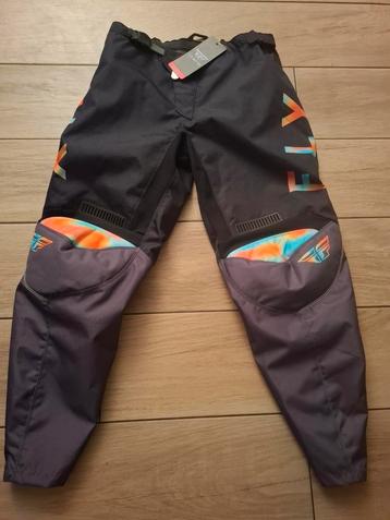 Nieuwe FLY crossbroek, maat 13/14 (158).  beschikbaar voor biedingen