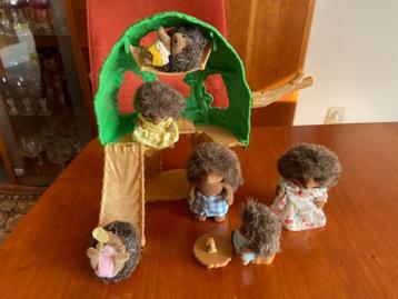 Sylvanian Hedgehog-familie met 3 baby's en 5318 hut.