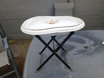 Emaille bidet met deksel beschikbaar voor biedingen