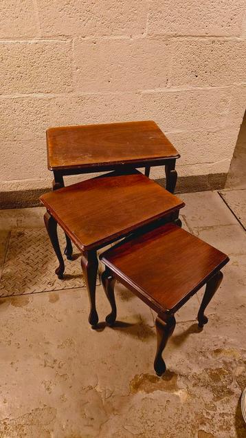 3 bijzettafels  beschikbaar voor biedingen