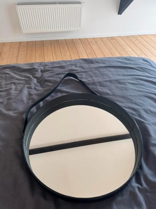 Ronde spiegel met riem (zwart), Huis en Inrichting, Woonaccessoires | Spiegels, Gebruikt, Ophalen