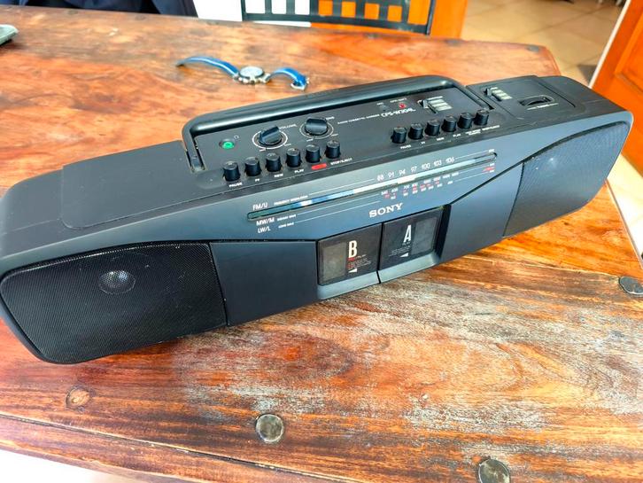 Very cool Sony Boombox rétro, vintage, parfait fonctionelle, TV, Hi-fi & Vidéo, Radios, Utilisé, Radio, Enlèvement