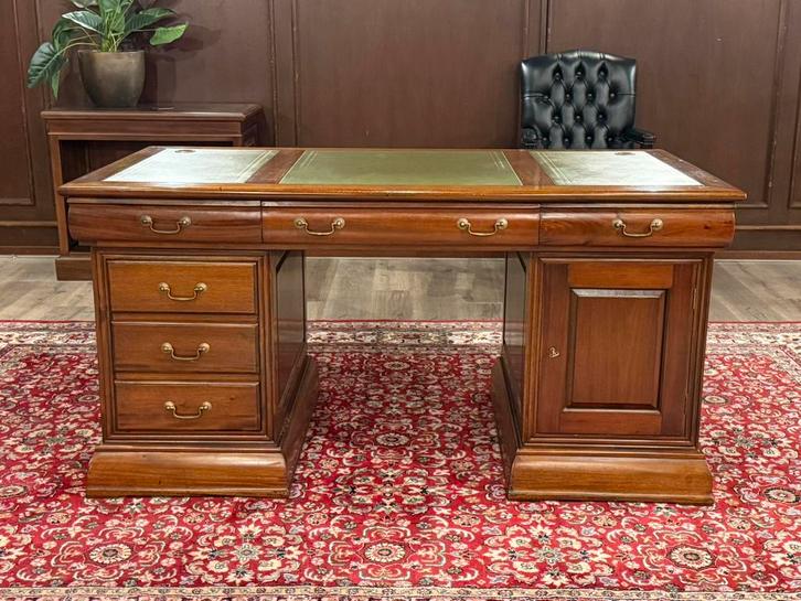 Klassiek Engels bureau #575, Huis en Inrichting, Bureaus, Zo goed als nieuw, Bureau, Ophalen of Verzenden