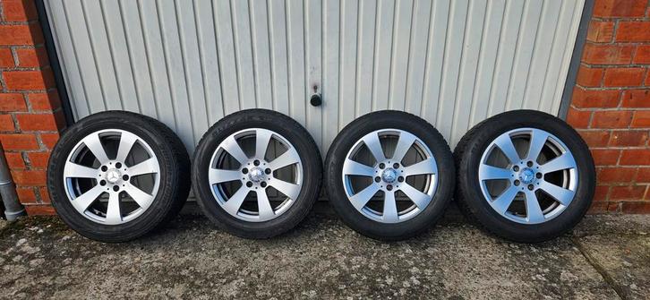 Jantes Mercedes Classe B d'origine avec pneus, Autos : Pièces & Accessoires, Pneus & Jantes, Pneus et Jantes, Pneus hiver, 16 pouces