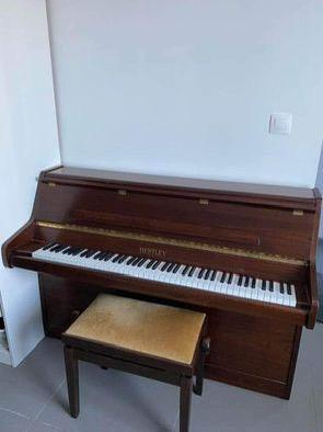 Bentley houten staande piano, Muziek en Instrumenten, Piano's, Gebruikt, Piano, Bruin