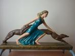Art Déco - Grande statue ARNOVA 270 - Femme avec 2 chiens, Enlèvement ou Envoi