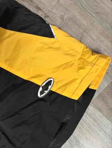 Short corteiz beschikbaar voor biedingen