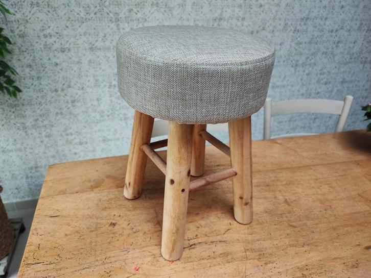 Klein houten krukje/ stoeltje (Goede staat!), Huis en Inrichting, Krukjes, Zo goed als nieuw, Hout, Ophalen of Verzenden