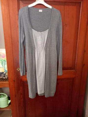 Kleedje met cardigan eraan. beschikbaar voor biedingen