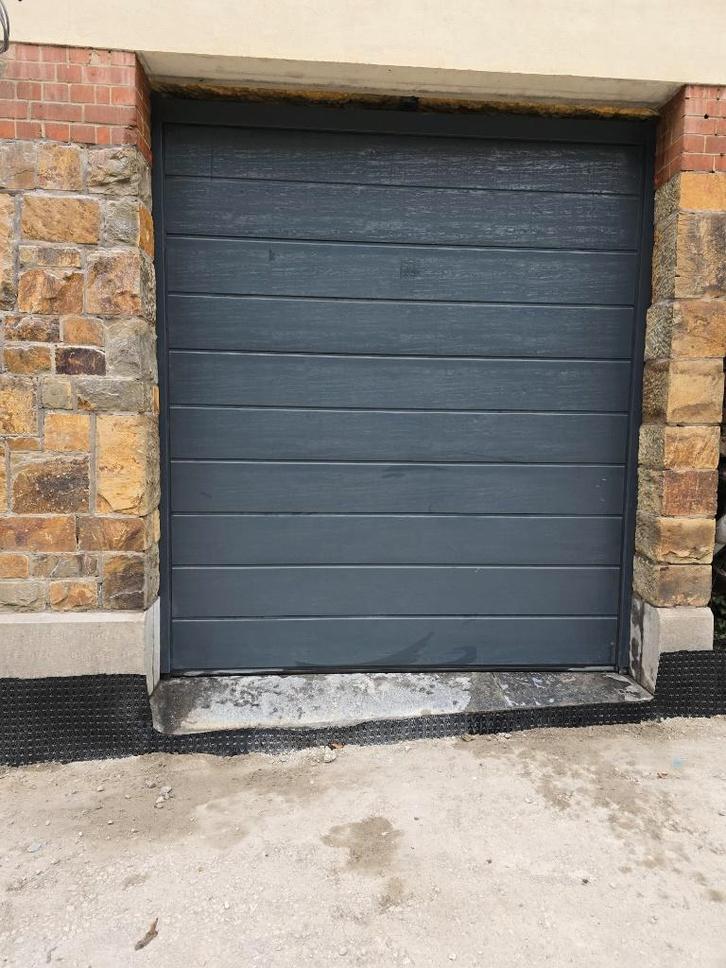 Volet électrique de garage Hörmann – bon état, Doe-het-zelf en Bouw, Rolluiken, Gebruikt, 200 cm of meer, 200 cm of meer, Grijs