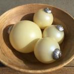 4 Beige glazen kerstballen, Diversen, Kerst, Ophalen of Verzenden, Zo goed als nieuw