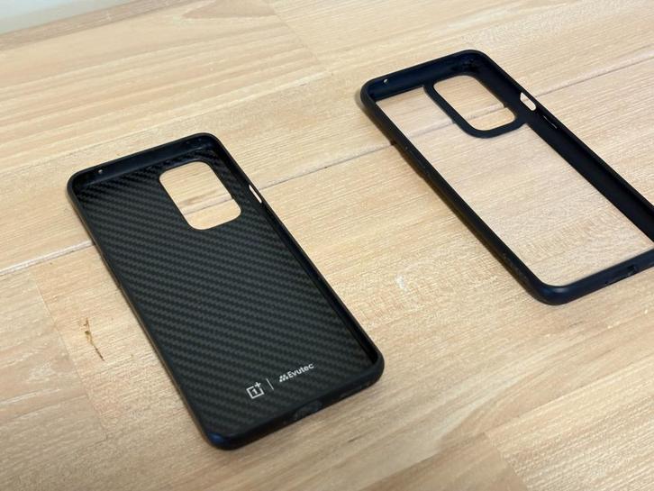 OnePlus 9 Pro - hoesjes (1 of 2 over te nemen), Télécoms, Téléphonie mobile | Marques Autre, Comme neuf, Enlèvement ou Envoi