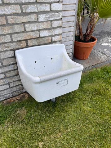 Lavabo - uitgietbak beschikbaar voor biedingen