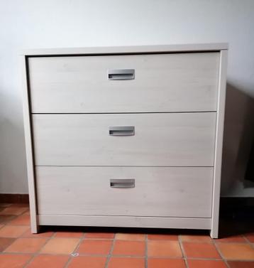 Ladenkast beschikbaar voor biedingen