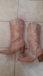 Jolies bottes mi-hautes en cuir beige, comme neuves (talon 3, Vêtements | Femmes, Chaussures, Enlèvement ou Envoi, Made in Portual