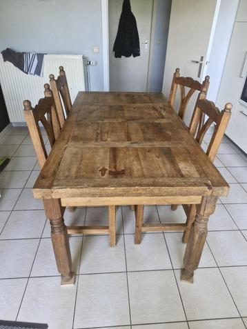 Houten Tafel (En stoelen) beschikbaar voor biedingen