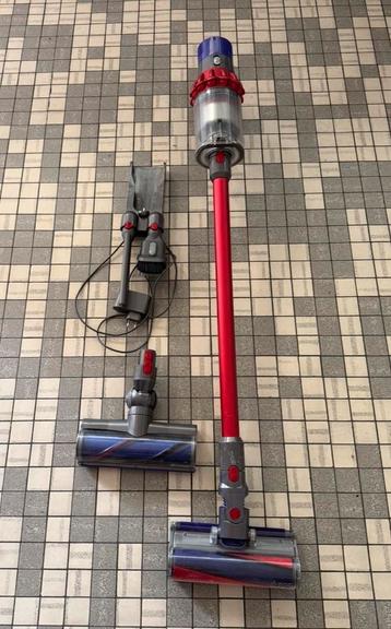 Dyson v10 fluffy steelstofzuiger beschikbaar voor biedingen