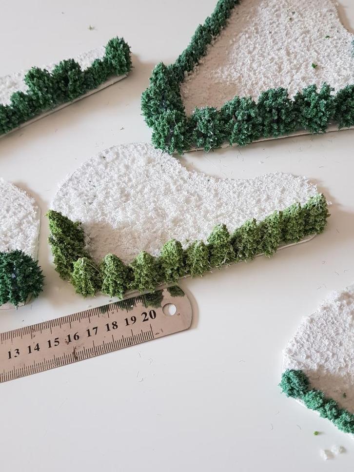 scenery 28mm schaal hagen met bases, 5 stuks. H: 20 tot 40mm, Hobby en Vrije tijd, Wargaming, Zo goed als nieuw, Ophalen of Verzenden