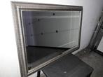Glazen Spiegel met Luxe Ornament Kader – Zilver 90x60, Comme neuf, Rectangulaire, Enlèvement, Moins de 100 cm