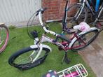 3 meisjes fietsen  1 heeft binnenband nodig, Ophalen, Zo goed als nieuw