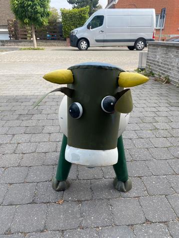 Vache en metal beschikbaar voor biedingen