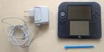 2DS zwart / blauw + originele oplader, Games en Spelcomputers, Spelcomputers | Nintendo 2DS en 3DS, Ophalen of Verzenden, Zo goed als nieuw