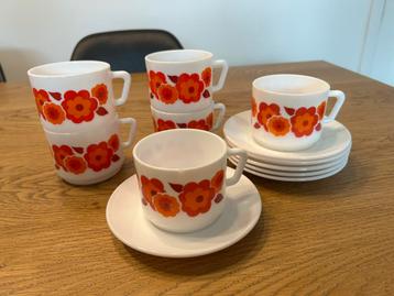 Arcopal Lotus 6 kopjes met bijhorende bordjes beschikbaar voor biedingen