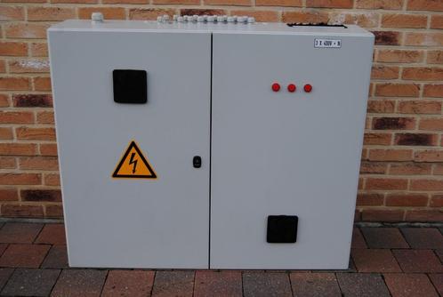 Metalen zekeringkast (en)/schakelkast (en)., Doe-het-zelf en Bouw, Elektriciteit en Kabels, Gebruikt, Ophalen