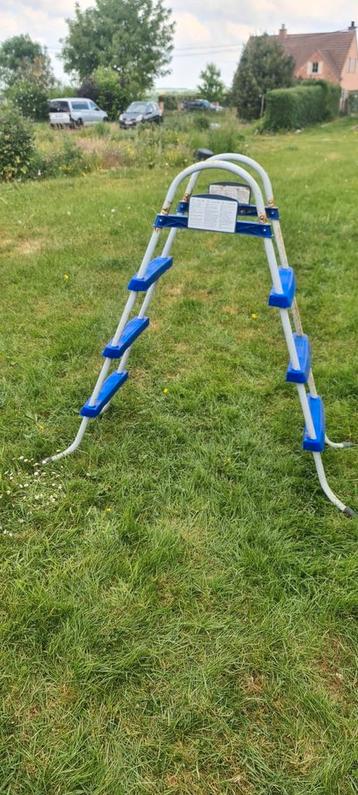 Ladder voor zwembaden beschikbaar voor biedingen
