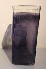 Vase carré violet avec paillettes à l'intérieur, Comme neuf, Moins de 50 cm, Autres couleurs, Enlèvement ou Envoi