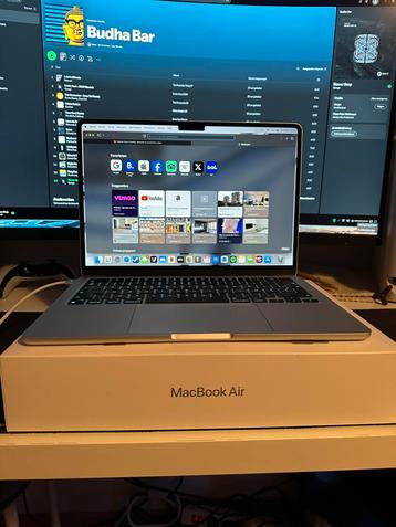 Macbook air m3 16gb ram 13 inch zilver beschikbaar voor biedingen