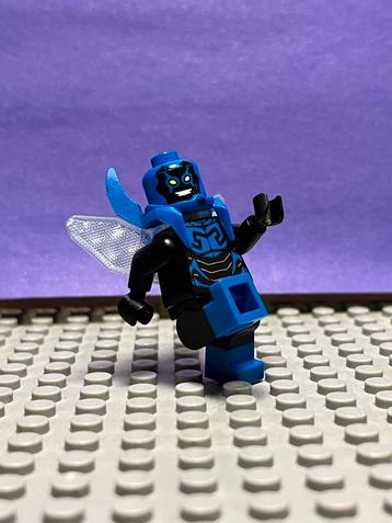 Lego blue beetle minifigure beschikbaar voor biedingen
