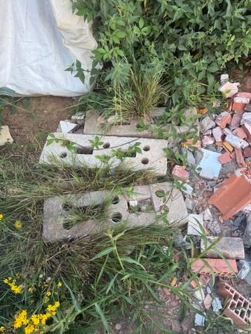 3x betonnen voeten voor heras hekken. Gratis beschikbaar voor biedingen