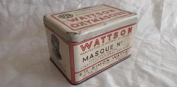 Beschermend masker in vintage metalen doos beschikbaar voor biedingen