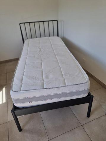 Set bed voor een persoons beschikbaar voor biedingen