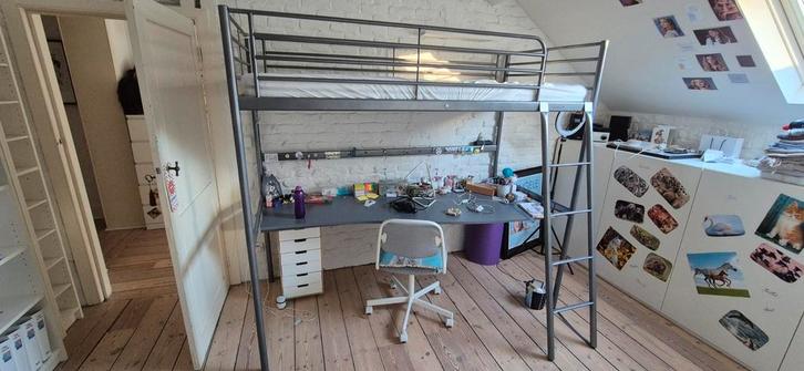 Lit Mezzanine Ikea Svarta 1 personne avec bureau et matelas, Maison & Meubles, Chambre à coucher | Lits superposés & Lits mezzanines