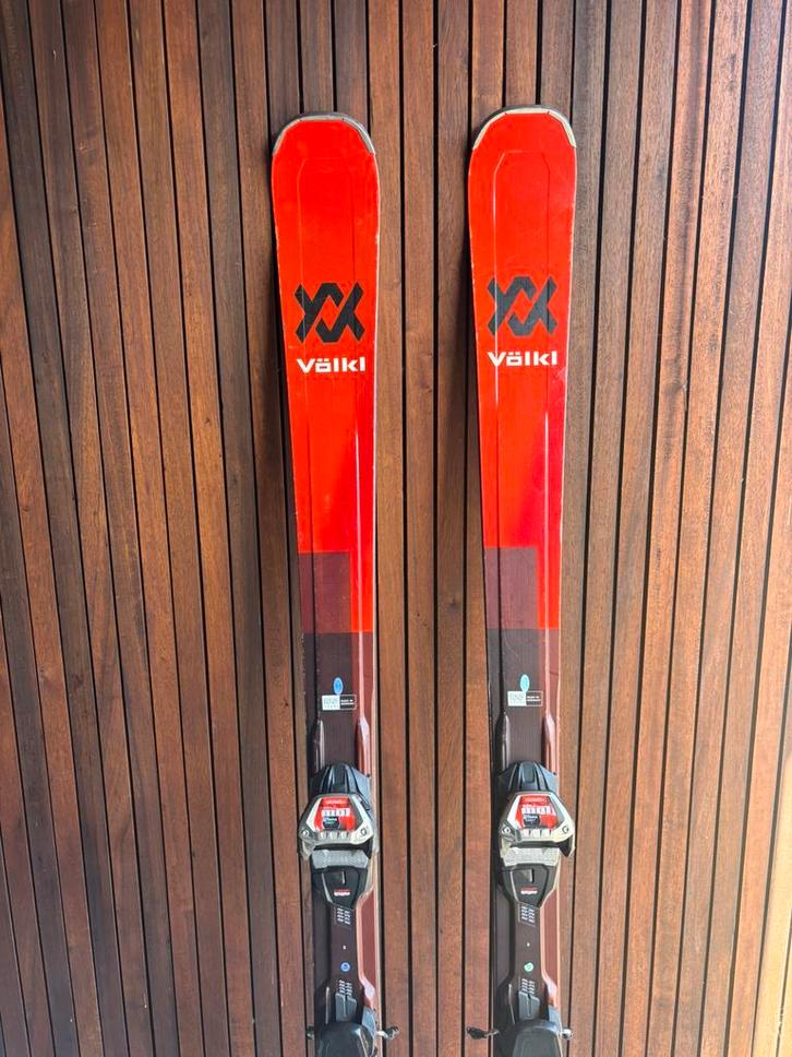 Skis polyvalents Völkl, Sports & Fitness, Ski & Ski de fond, Utilisé, Skis, Autres marques, 160 à 180 cm, Enlèvement