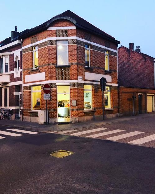 Te koop/ te huur Handelspand met woonruimte, Immo, Huizen en Appartementen te koop, Provincie Oost-Vlaanderen, Hoekwoning