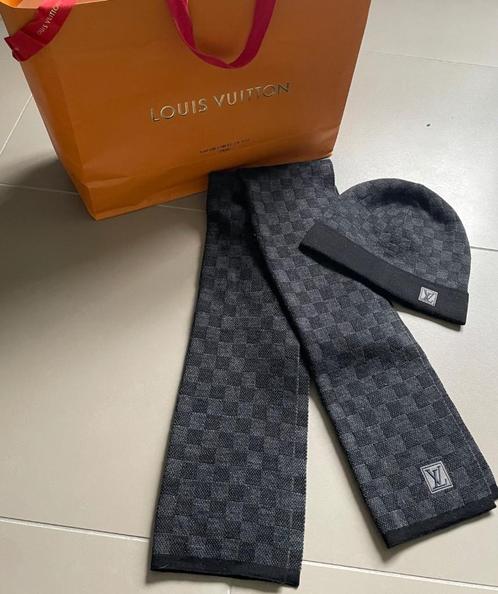 Louis Vuitton Petit Damier Beanie + Scarf (black), Kleding | Heren, Mutsen, Sjaals en Handschoenen, Nieuw, Muts, Overige maten