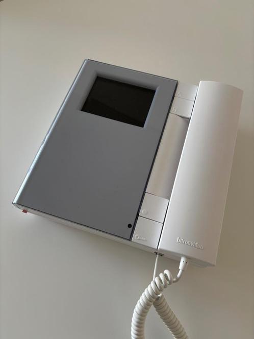 Bitron T-Line videofoon met kleurenmonitor, Huis en Inrichting, Deurbellen, Zo goed als nieuw, Bedraad, Ingebouwde camera, Terugspreekfunctie