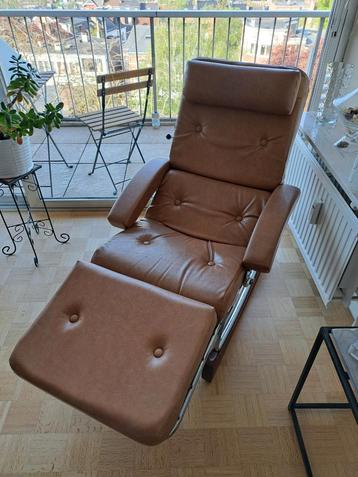 3 en 1 ...Chaise longue, fauteuil, ou encore rockincher. 