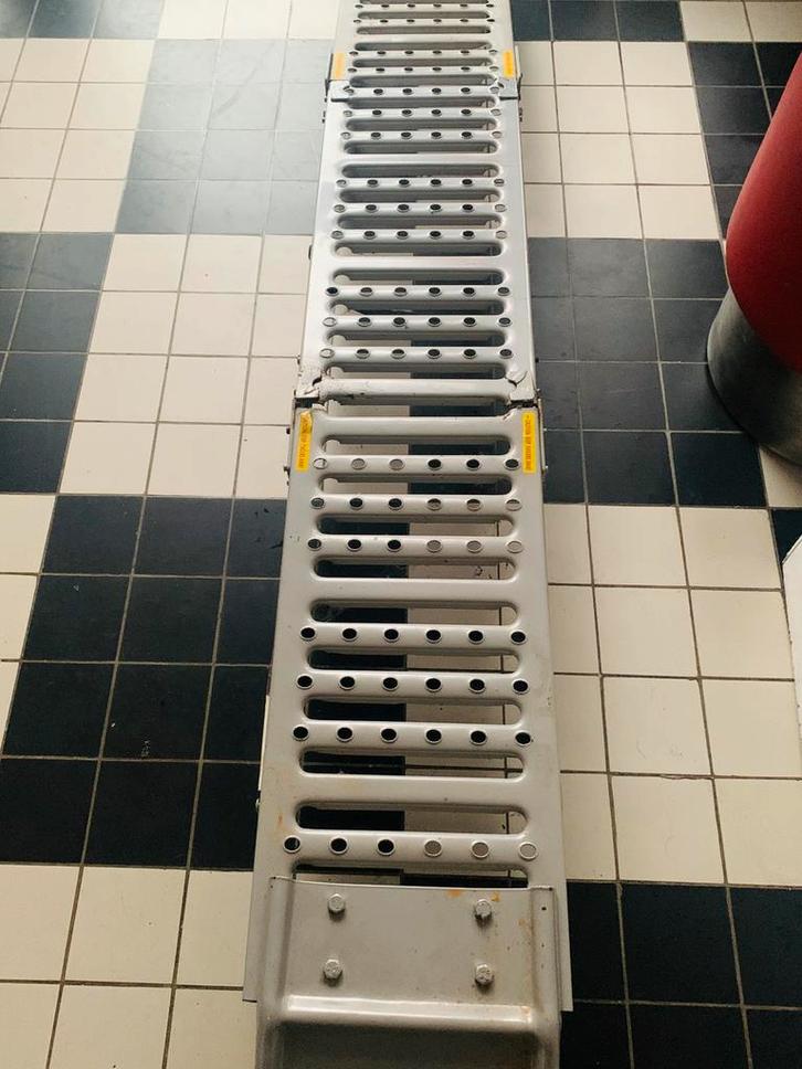 Paire de Rampe de chargement pliable jamais utilisé, Auto diversen, Aanhangwagen-onderdelen, Zo goed als nieuw, Ophalen
