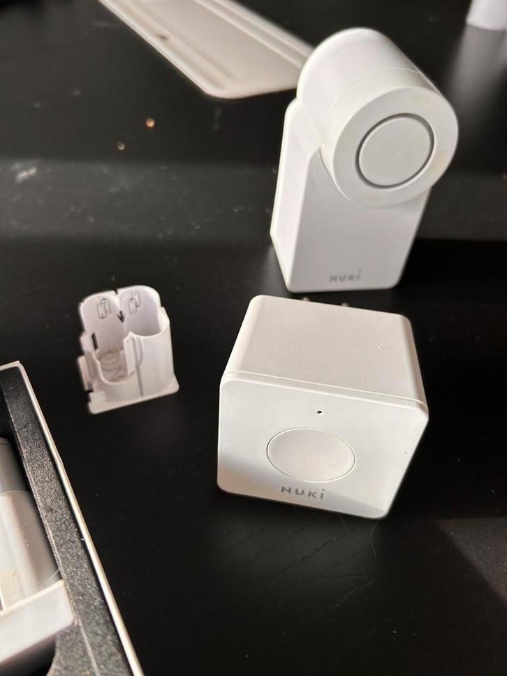 Serrure connecté NUKI , bridge , power pack, Doe-het-zelf en Bouw, Alarmsystemen, Zo goed als nieuw, Ophalen of Verzenden